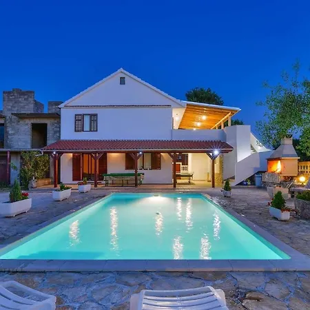 Mit Privatpool Fuer 12 Personen Ca 143 Qm In Bibinje, Dalmatien Zadar Und Umgebung Holiday home Bibinje